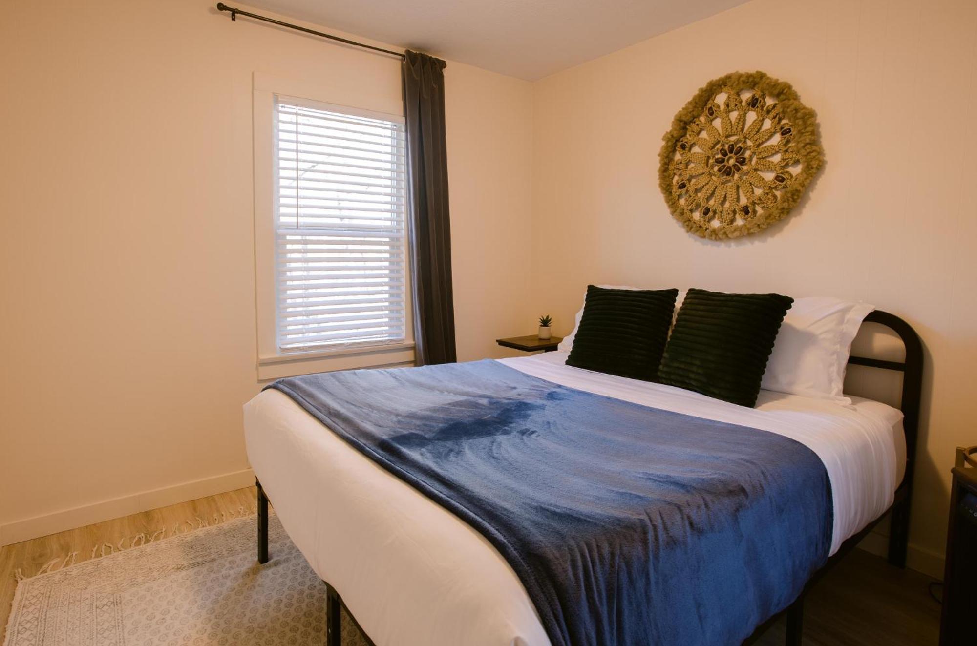 Waterfront River Apartments Rogue River Экстерьер фото