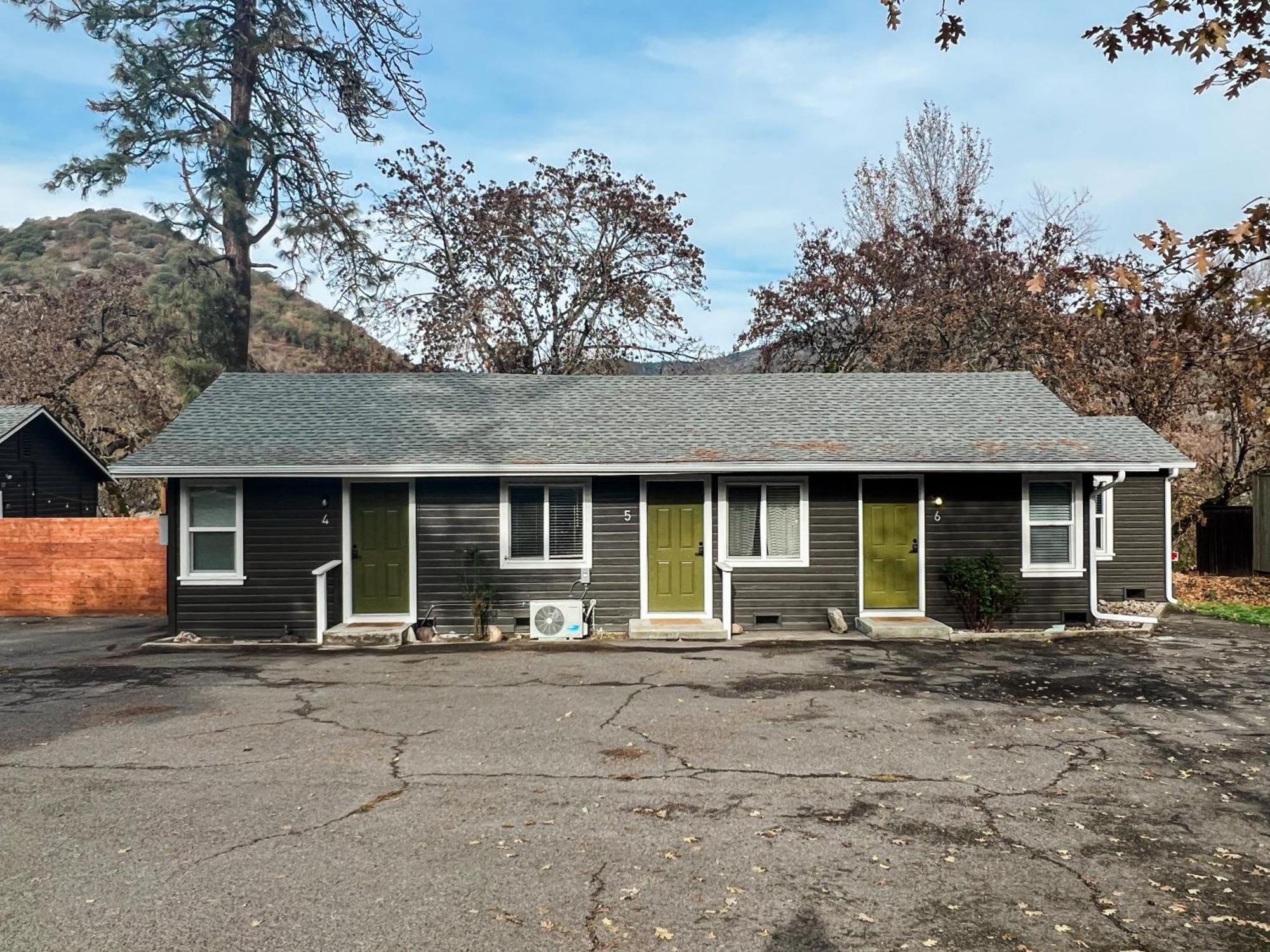 Waterfront River Apartments Rogue River Экстерьер фото